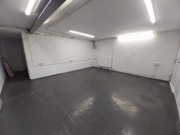 950 Manchester Rd, Linthwaite for sale - Interior Photo - Image 3 of 5