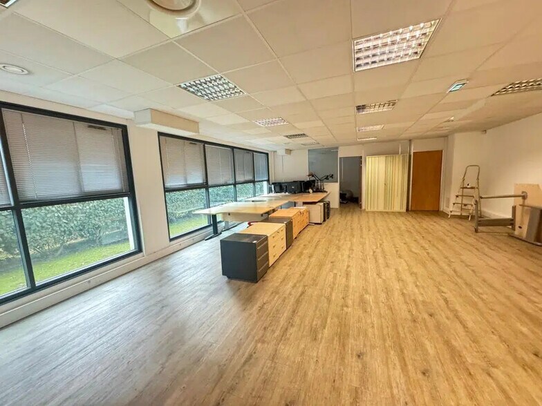 Office in Gémenos for lease - Interior Photo - Image 2 of 7