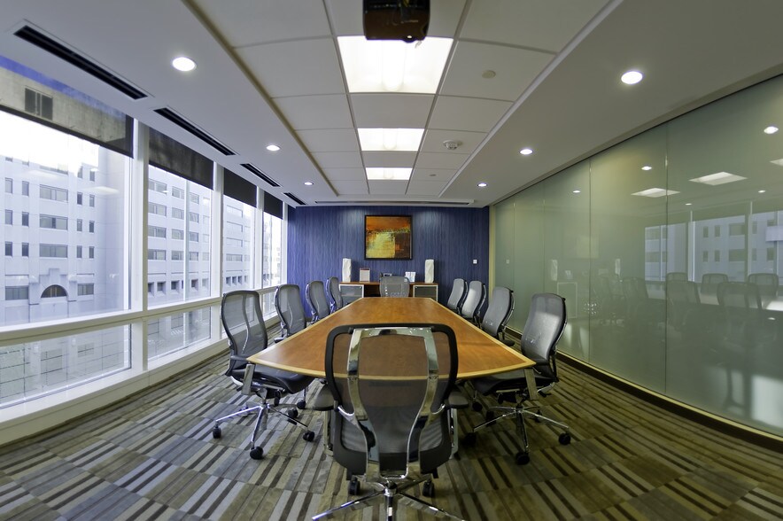 2200 Pennsylvania Ave NW, Washington, DC for lease - Conference Room - Image 1 of 8