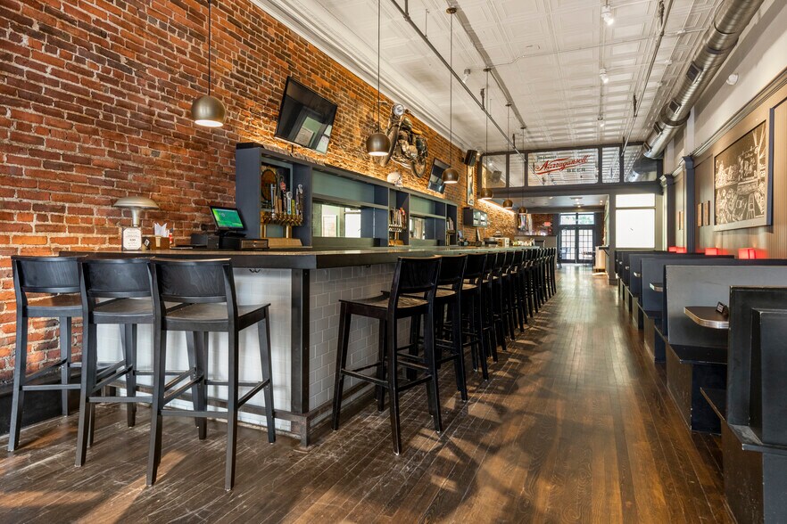 37 Main St, Amesbury, MA 01913 Sky Hi Kitchen Bar