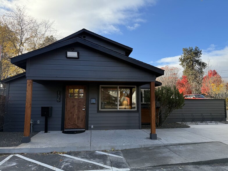 135 NW Greeley Ave, Bend, OR for lease - Building Photo - Image 1 of 13