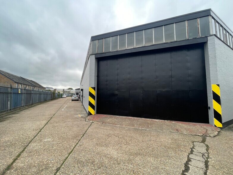 Tonbridge Rd, Romford for lease - Building Photo - Image 3 of 40