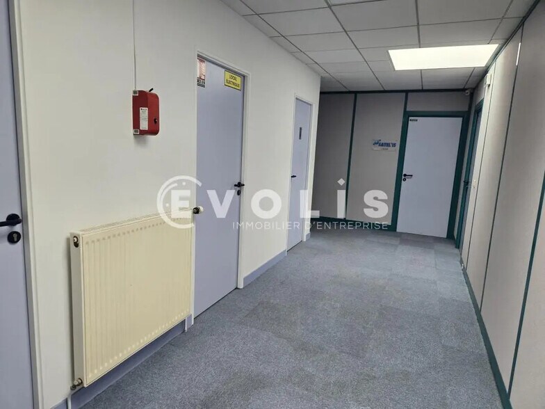 Office in Gometz-le-Châtel for lease - Building Photo - Image 2 of 6