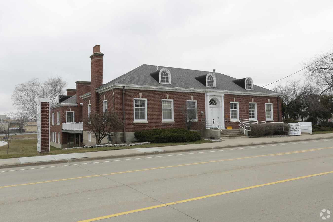 430 Ahnaip St, Menasha, WI 54952