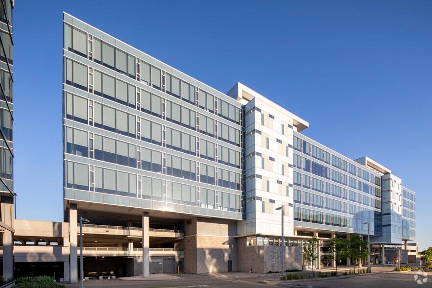 5550-5570 Explorer Dr, Mississauga, ON for sale - Primary Photo - Image 1 of 1