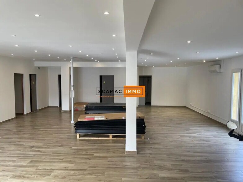 Office in Carqueiranne for lease - Interior Photo - Image 1 of 9