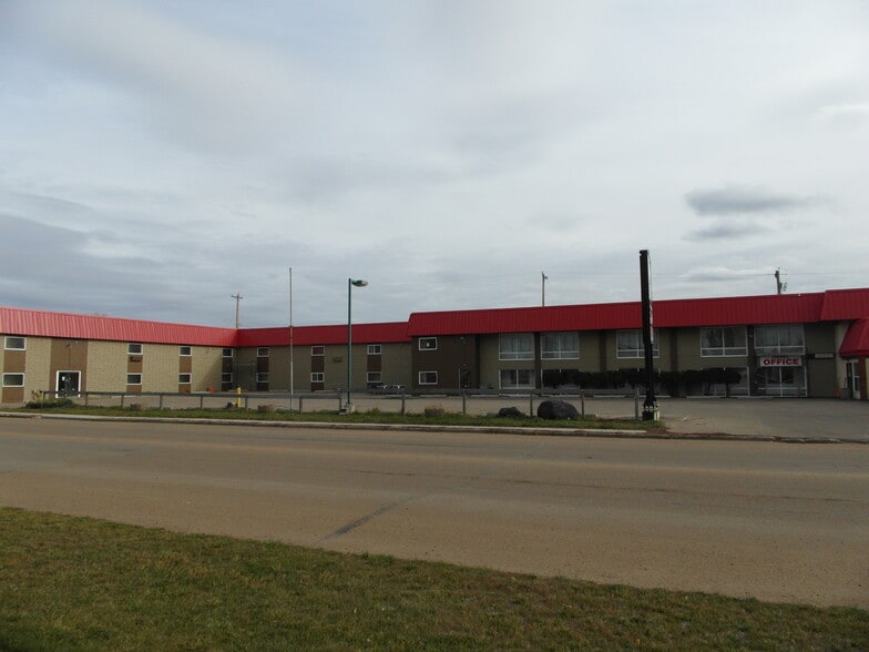 519 2 Av, Hanna, AB for sale - Building Photo - Image 3 of 5