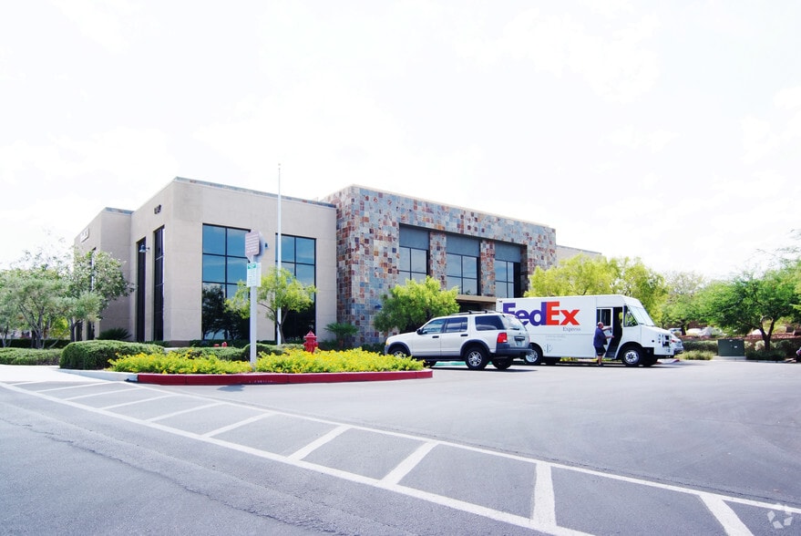 1707 Village Center Cir, Las Vegas, NV for lease - Primary Photo - Image 1 of 14