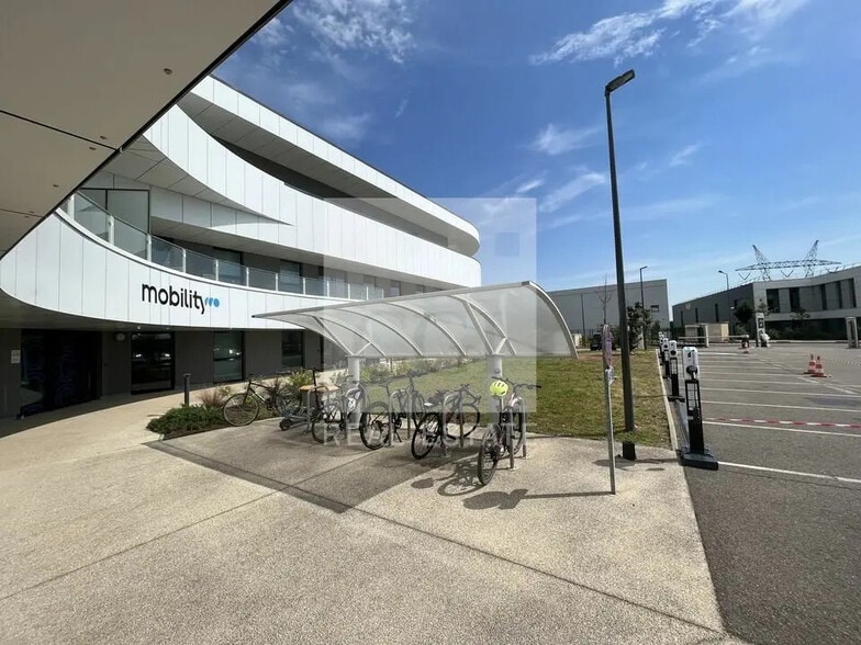 Office in Jonage for lease - Building Photo - Image 1 of 10