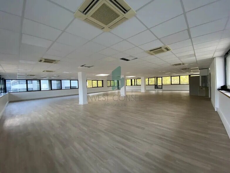 Office in La Garenne-Colombes for sale - Building Photo - Image 2 of 7