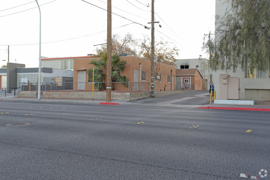 817 Stewart Ave, Las Vegas, NV for sale - Primary Photo - Image 1 of 1