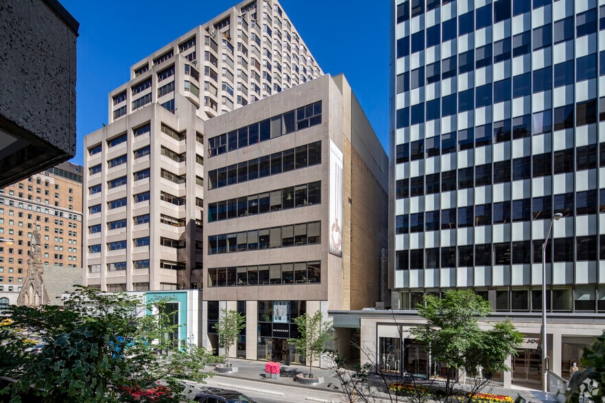 144-146 Bloor St W, Toronto, ON for lease - Building Photo - Image 2 of 6