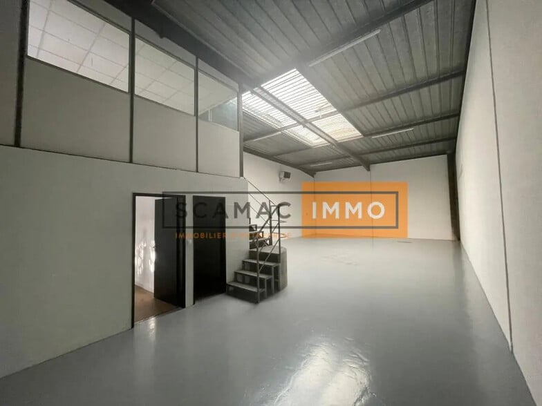 Office in  for lease - Interior Photo - Image 2 of 4