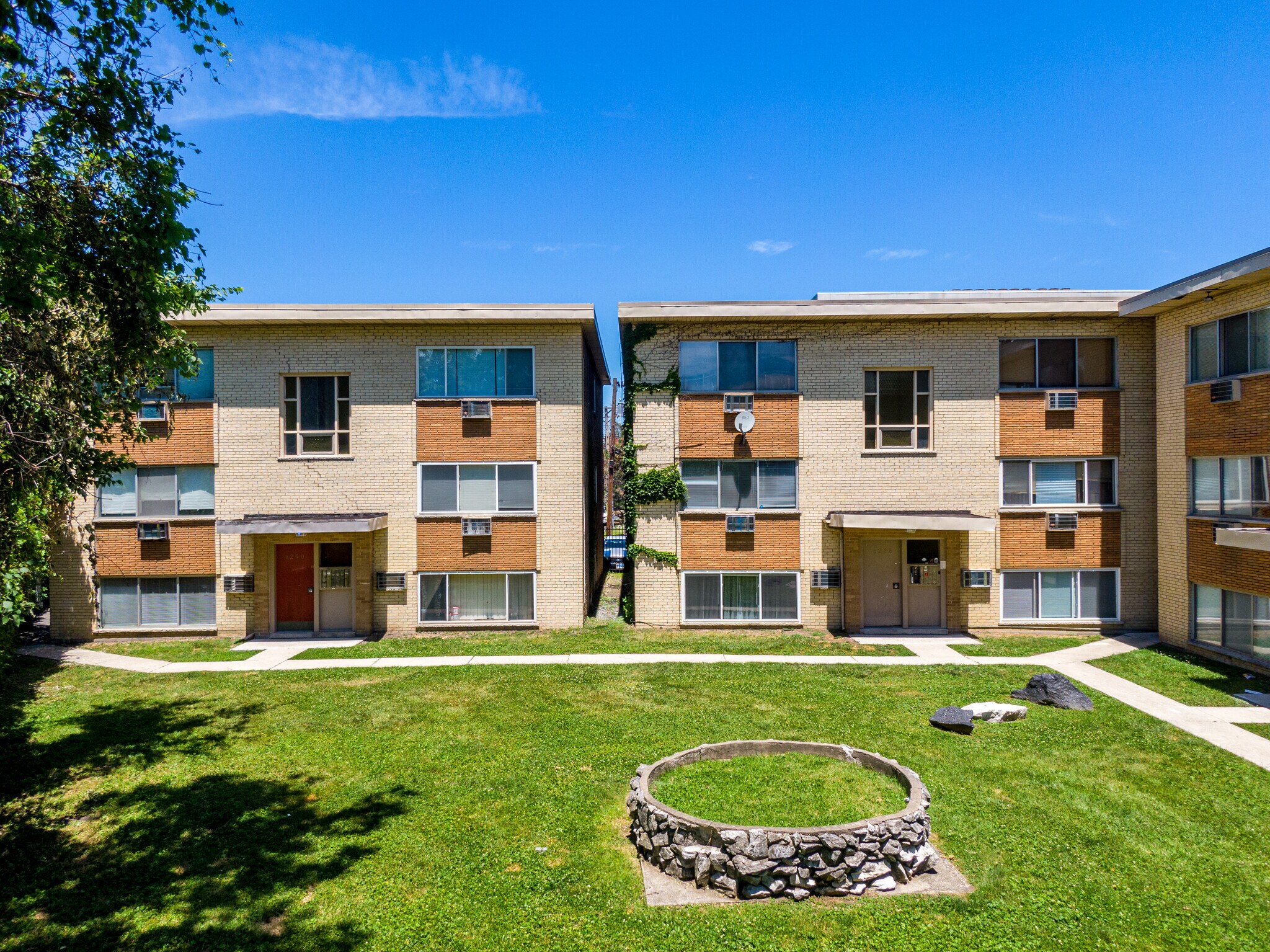 8280-8290 Roosevelt Rd, Forest Park, IL for sale Primary Photo- Image 1 of 1