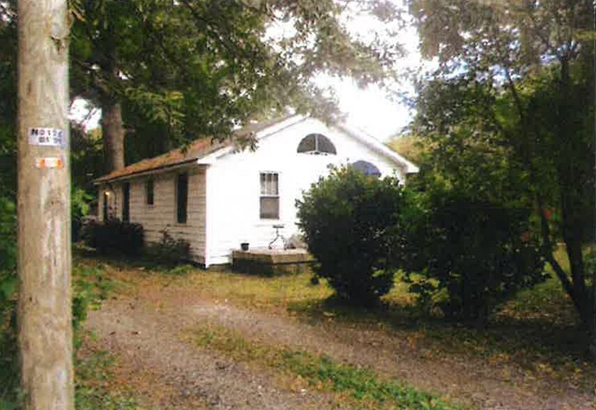 111 Tyler Ave, Newport News, VA for sale - Primary Photo - Image 1 of 3