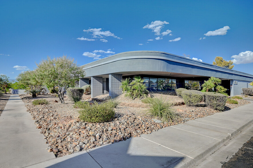 2400-2402 N Tenaya Way, Las Vegas, NV for lease - Building Photo - Image 3 of 15