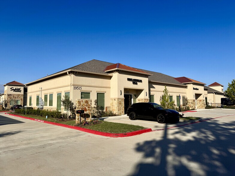 19539 Champion Forest Dr, Spring, TX for sale - Building Photo - Image 3 of 10