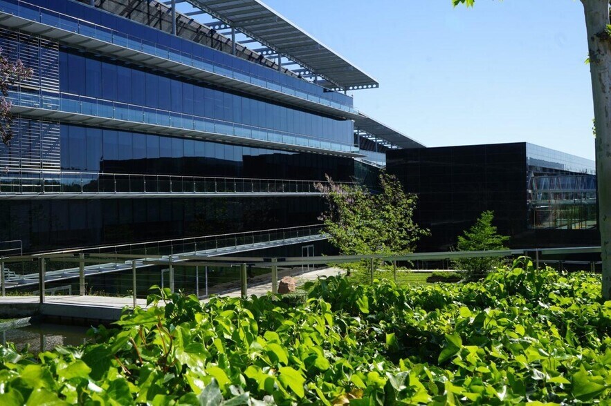 Avenida de la Industria, 22, Tres Cantos, Madrid for lease - Building Photo - Image 2 of 8