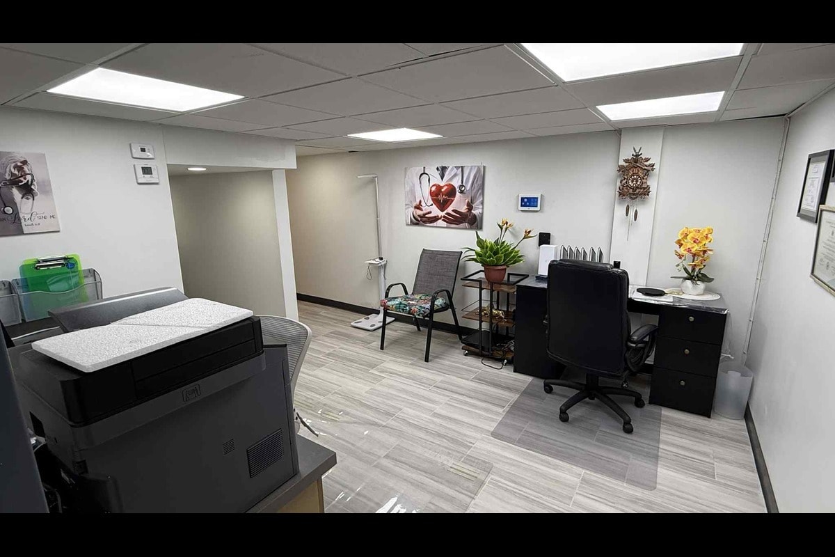 23315 Hillside Ave, Queens Village, NY for lease Interior Photo- Image 1 of 4