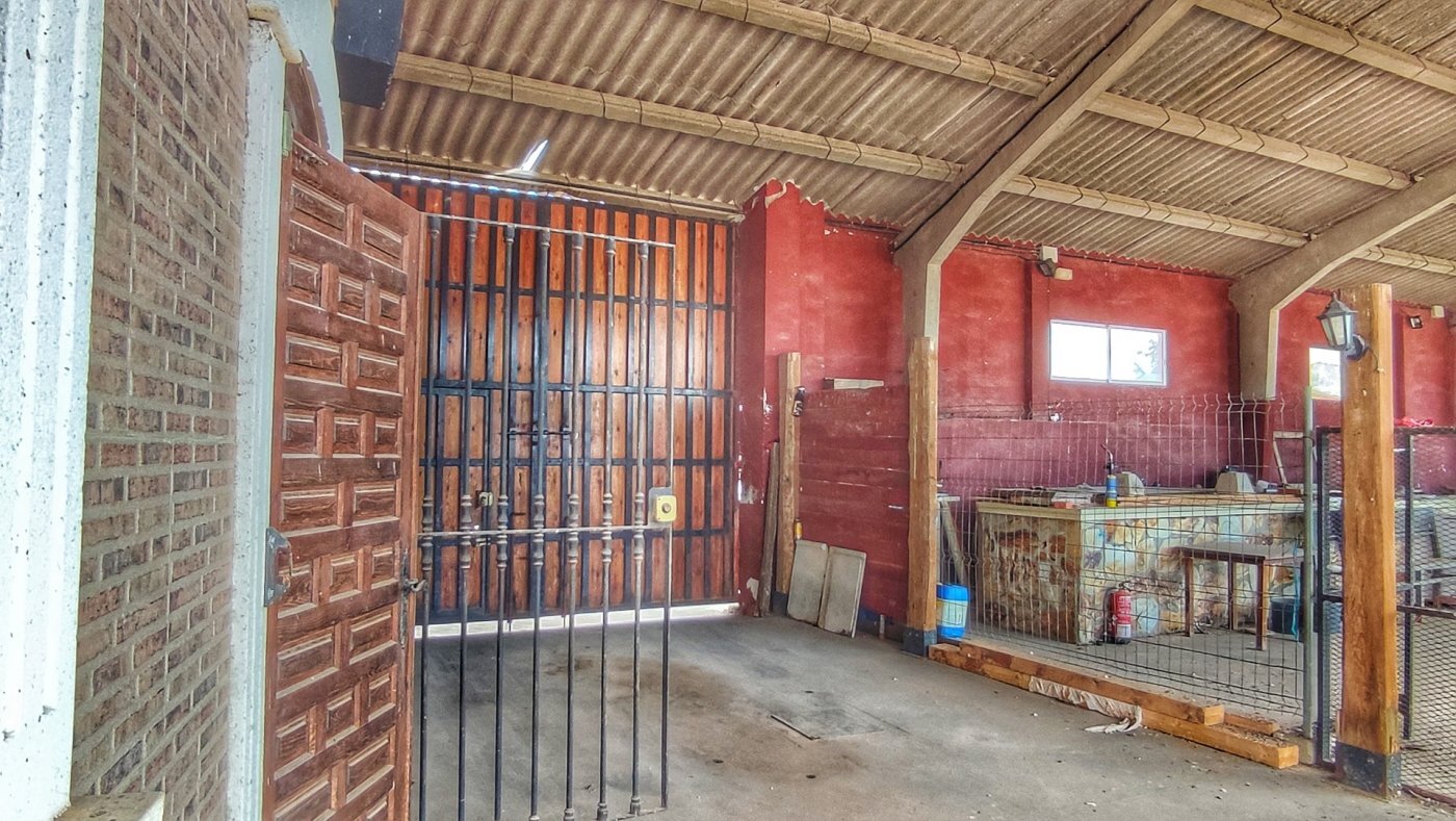 Retail in Pozaldez, Valladolid for sale Building Photo- Image 1 of 7