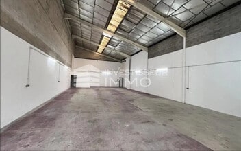 Flex in Eaubonne for lease Building Photo- Image 1 of 2