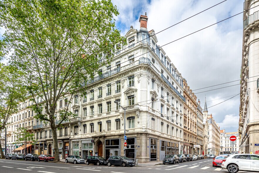 Retail in Lyon for lease - Primary Photo - Image 1 of 5