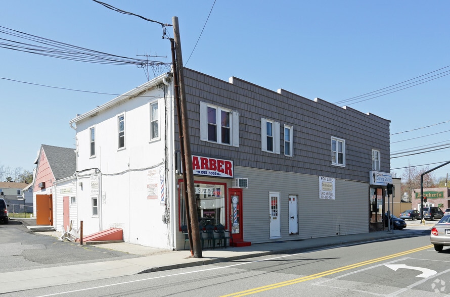 86-88 W Main St, Smithtown, NY for lease - Building Photo - Image 2 of 5