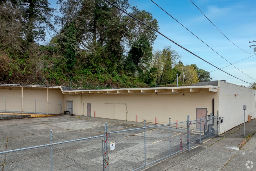 335 N Wycoff Ave, Bremerton, WA for lease - Building Photo - Image 1 of 18