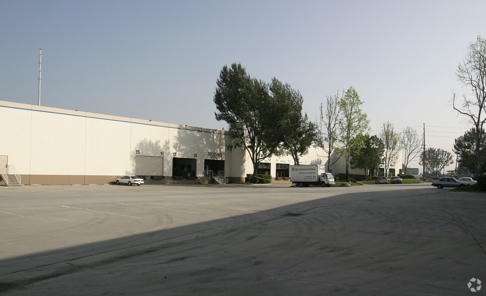 6001-6049 Slauson Ave, Commerce, CA for lease - Building Photo - Image 3 of 7