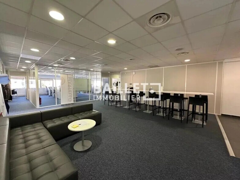 Office in Villeneuve-Loubet for lease - Interior Photo - Image 2 of 29