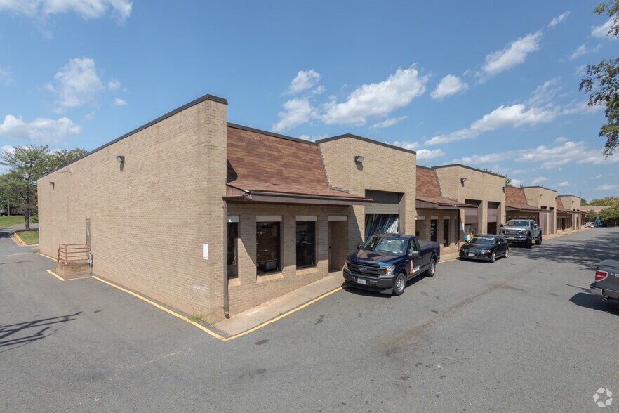 42914309 Henninger Ct, Chantilly, VA 20151