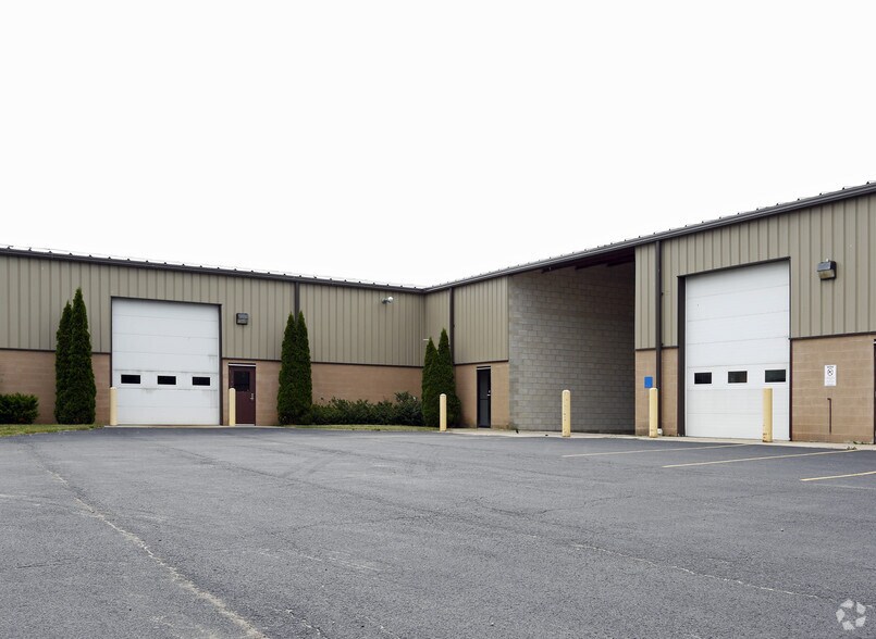 1605 Shanrock Dr, Holland, OH for lease - Building Photo - Image 3 of 4