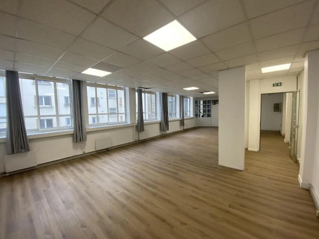 Office in Paris for lease Building Photo- Image 1 of 7