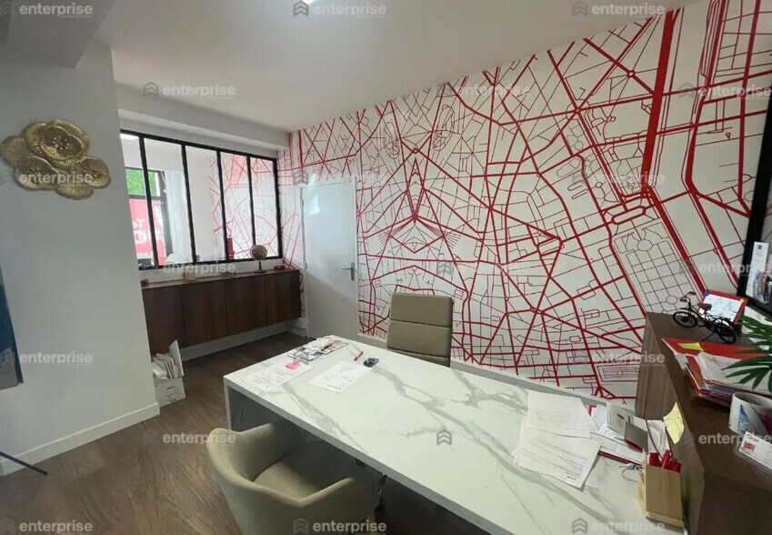 Retail in Saint-Quentin for lease - Building Photo - Image 2 of 5