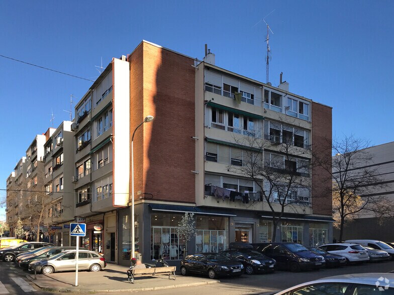 Calle de Ponferrada, 22, Madrid, Madrid for lease - Primary Photo - Image 1 of 2