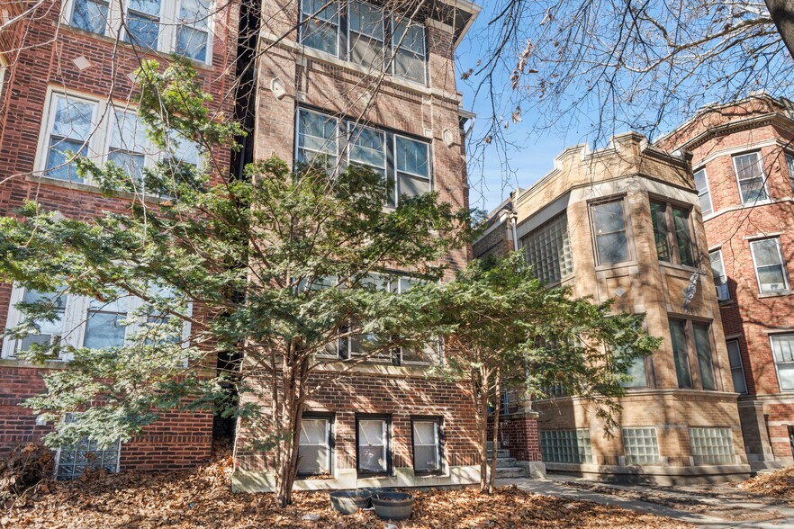 Northwestern & Loyola Portfolio portfolio of 3 properties for sale on LoopNet.com - Building Photo - Image 3 of 19