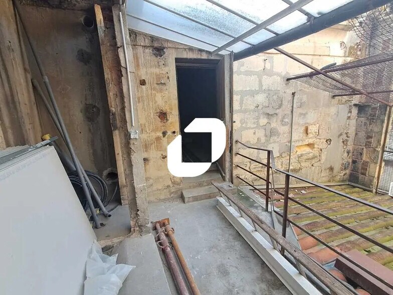 Office in Bordeaux for lease - Interior Photo - Image 3 of 5