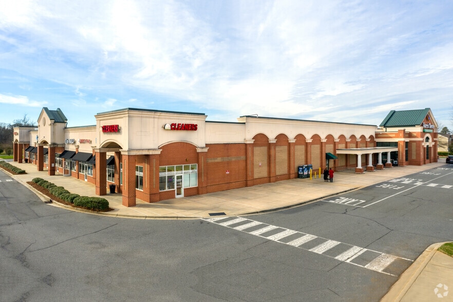 5706-5517 Wyalong Dr, Charlotte, NC for lease - Primary Photo - Image 1 of 5