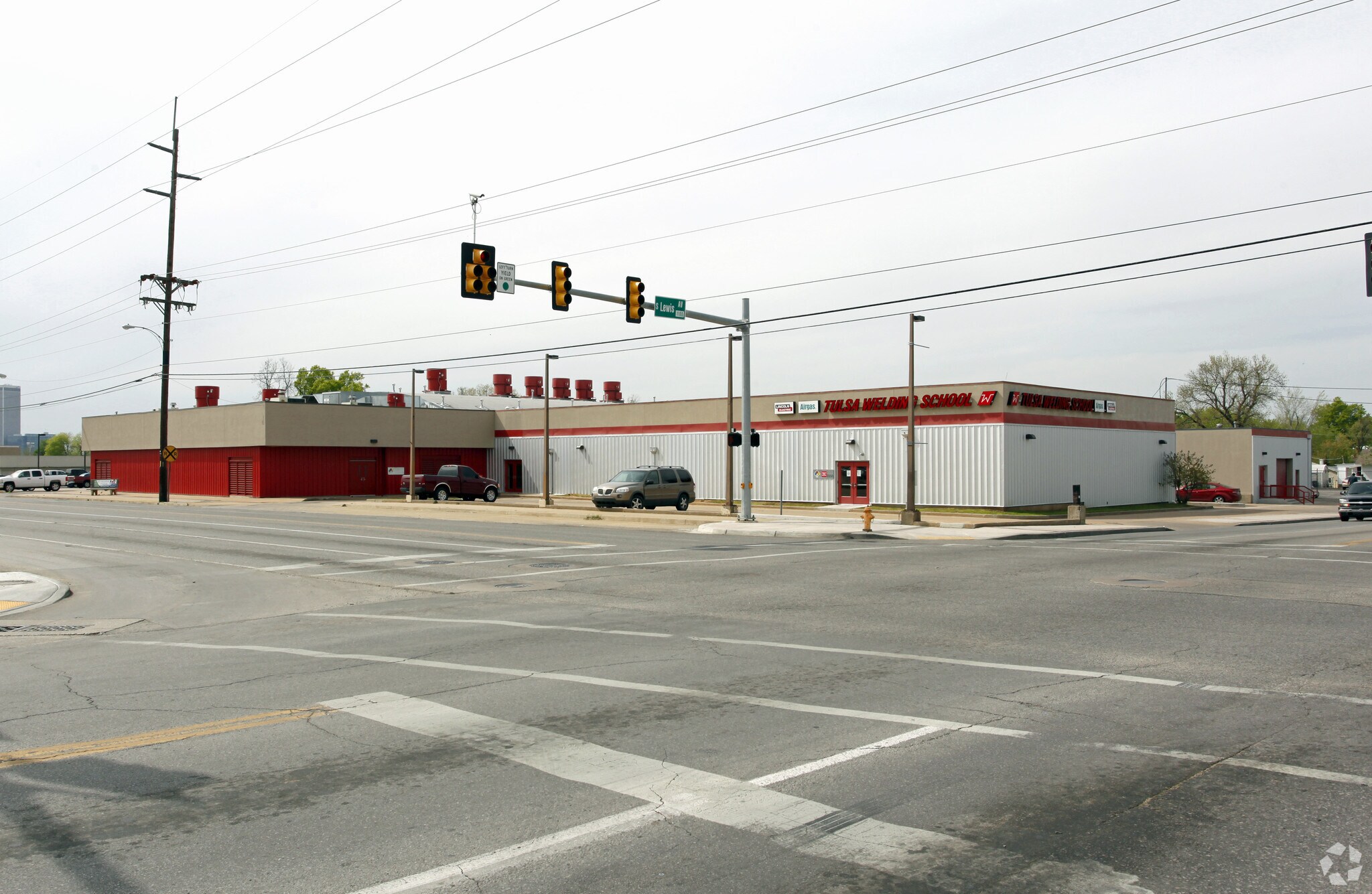 2233 E 11th St, Tulsa, OK for sale Primary Photo- Image 1 of 1