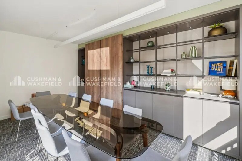 11 Rue De Grenelle, Paris for lease - Interior Photo - Image 3 of 23