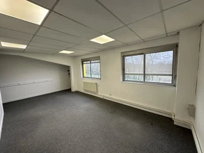 Office in Le Coudray for lease Interior Photo- Image 2 of 15