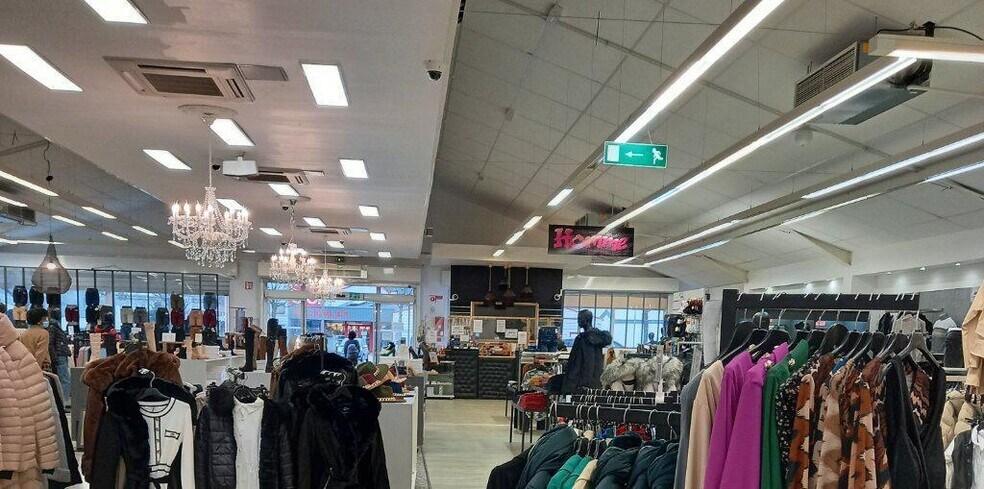 Flex in Pontarlier for lease - Interior Photo - Image 2 of 4