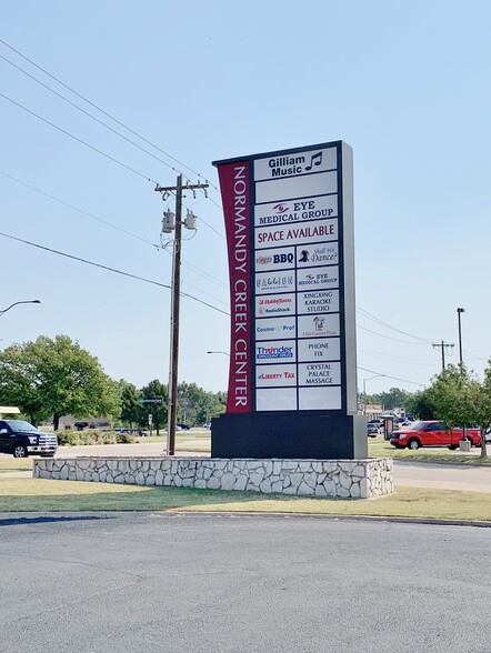 2224-2300 W Main St, Norman, OK for lease - Building Photo - Image 2 of 4