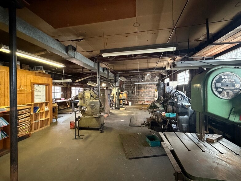 3201 Falls Cliff Rd, Baltimore, MD for lease - Interior Photo - Image 2 of 3