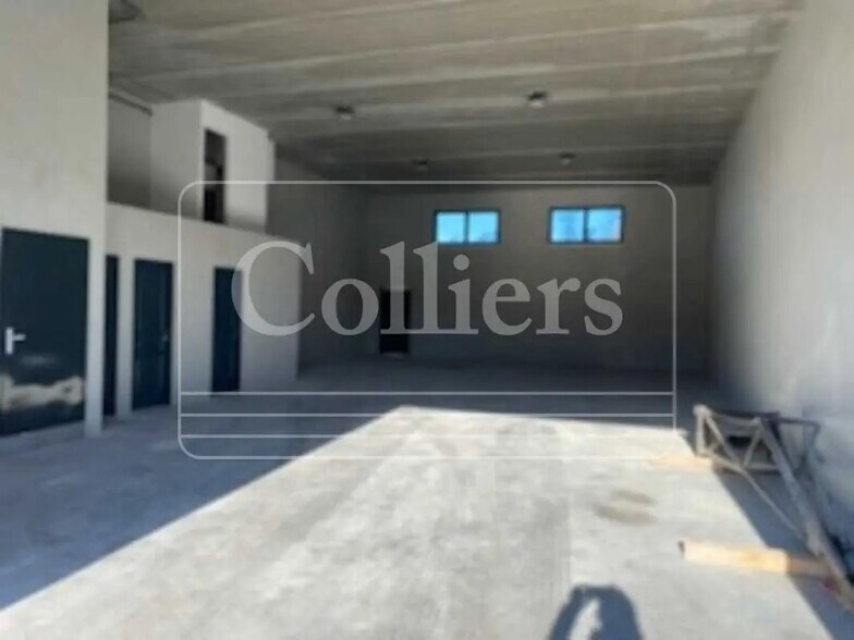 Flex in Bouc-Bel-Air for lease - Interior Photo - Image 1 of 5