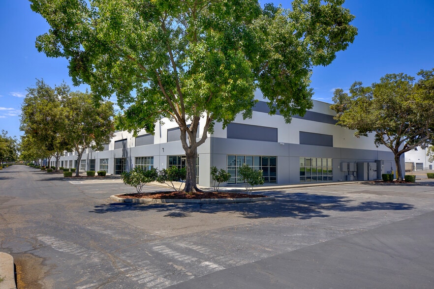 2109 Arch-Airport Rd, Stockton, CA for lease - Building Photo - Image 2 of 4