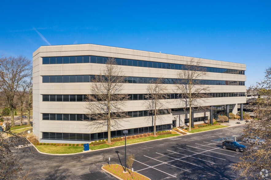 701 Emerson Rd, Creve Coeur, MO for lease - Building Photo - Image 1 of 4