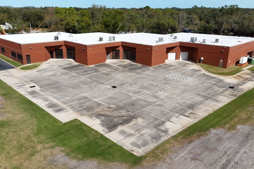 3829 Coconut Palm Dr, Tampa, FL for sale - Building Photo - Image 2 of 6