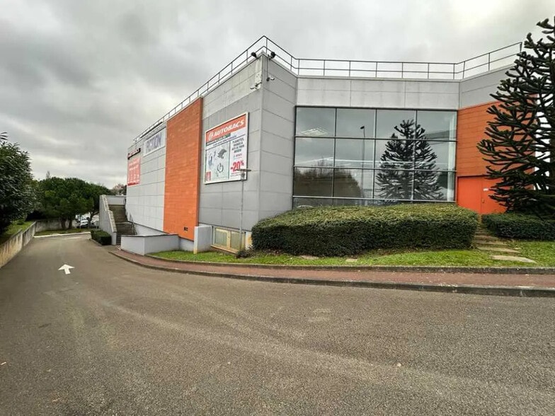 Flex in Saint-Brice-sous-Forêt for lease - Building Photo - Image 2 of 7