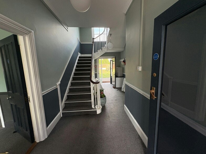 61 South St, Havant for sale - Building Photo - Image 3 of 13